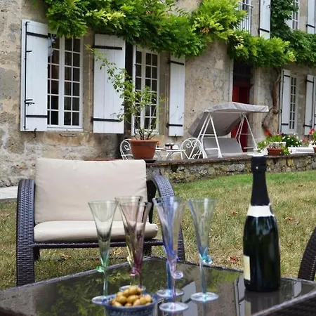 Grande Maison En Pierre De Taille Avec Piscine, Sauna Et Jacuzzi