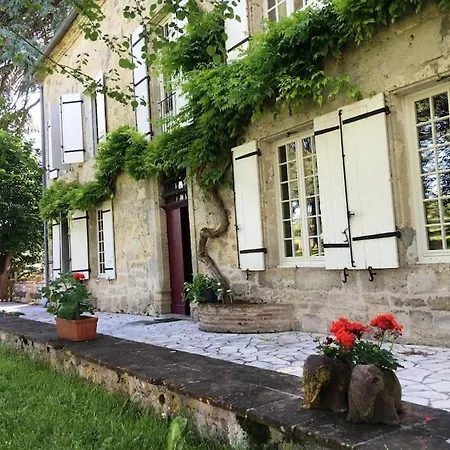 Grande Maison En Pierre De Taille Avec Piscine, Sauna Et Jacuzzi