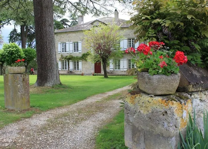 Grande Maison En Pierre De Taille Avec Piscine, Sauna Et Jacuzzi